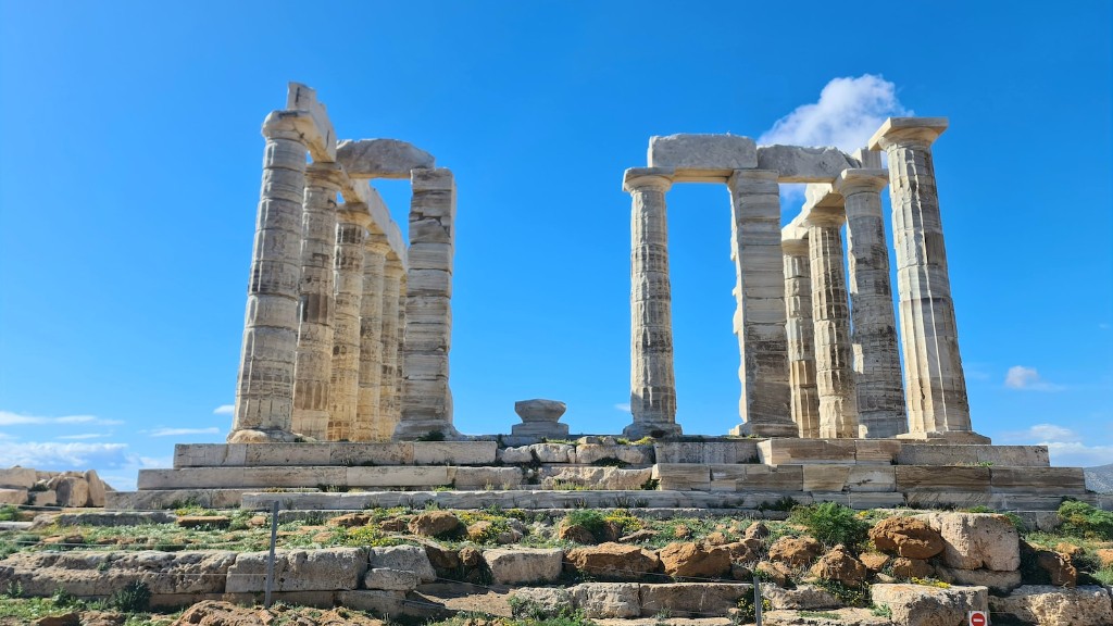 ¿Cómo afectó la geografía de la antigua Grecia a su desarrollo?